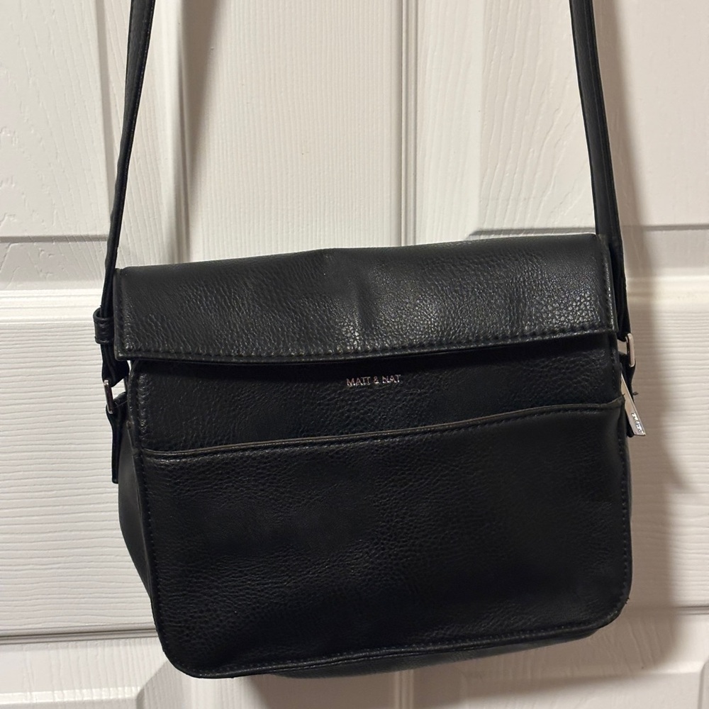 Matt & Nat Classic Black Shoulder Bag